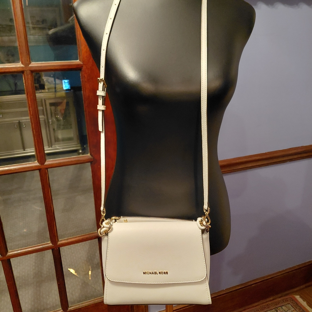 Michael Kors Elegant Crossbody Bag